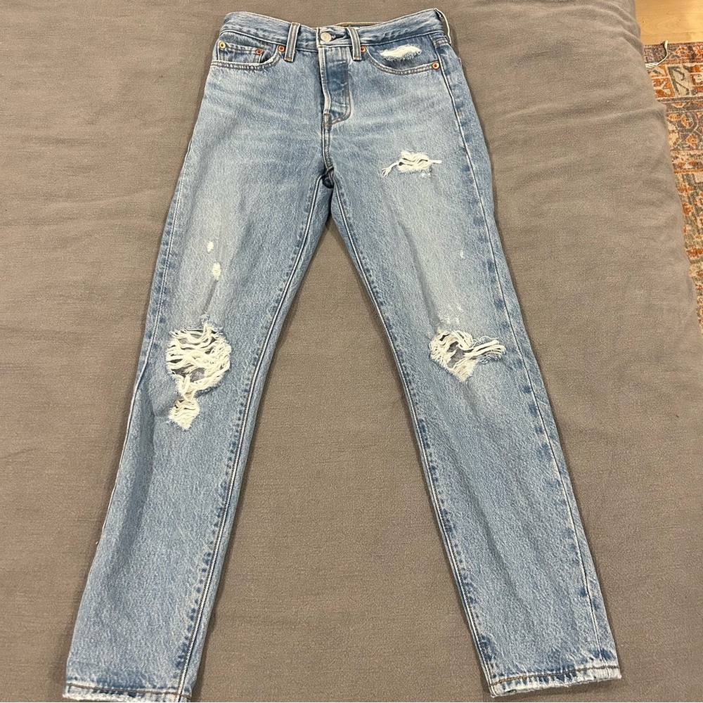 MOVING SALE Levi’s high rise Wedgie Jeans